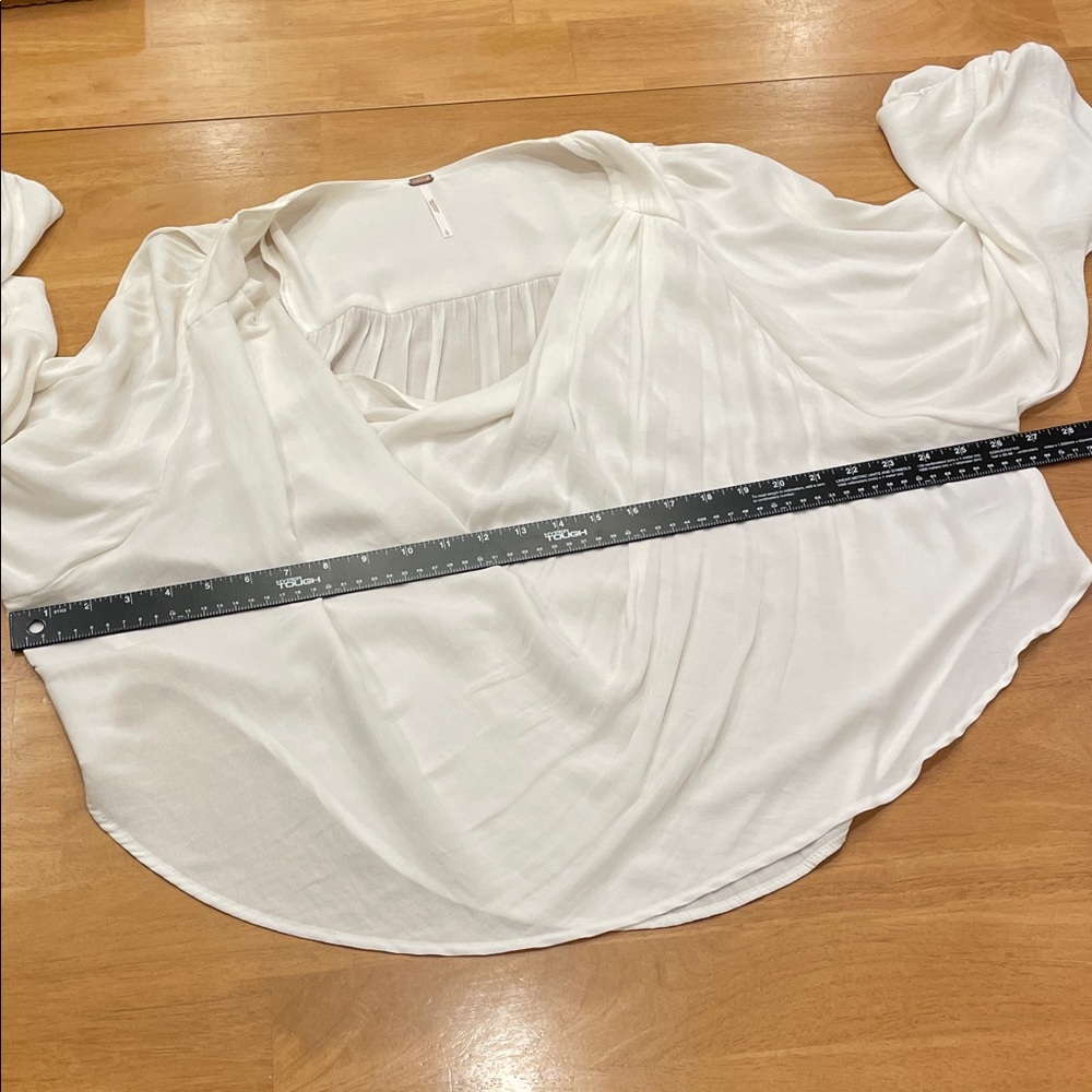 Free People Cream Draped Front Bishop Sleeves Women's Blouse Oversized Small - Picture 10 of 13